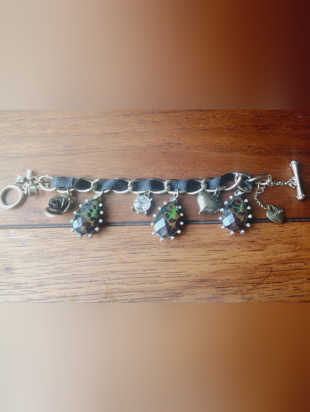 Betsey Johnson Iridescent Teardrop Crystal Charm Bracelet Black Ribbon 7" - Picture 3 of 4